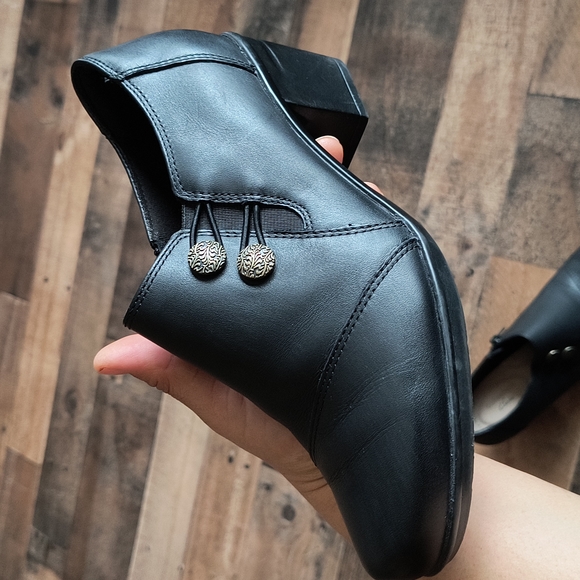 Clarks Ultimate Comfort Black Leather Zip Booties Sz 6 Women 36 EU - Picture 8 of 16